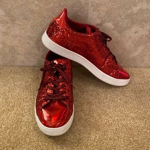 ✨ Red glitter sneakers